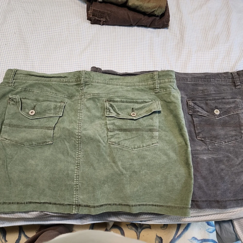 Mini skirts - Picture 4 of 4